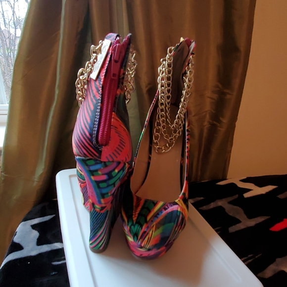 MultiMulti-colored  wedges - Picture 2 of 3